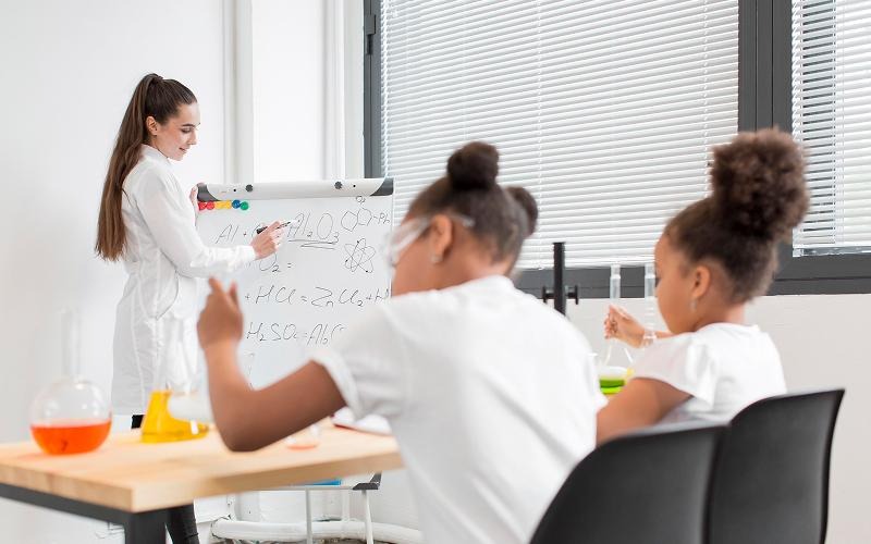 Chemistry Tuition Centre in Singapore: 4 Things to Check in a Tutor’s Track Record Before Enrolling